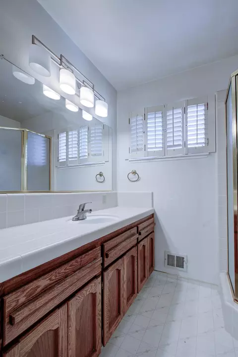 Bath - 2212 Mauna Loa Dr, Ceres, CA 95307 photo 2 of 4