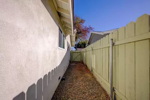 Exterior - 2212 Mauna Loa Dr, Ceres, CA 95307 photo 7 of 10