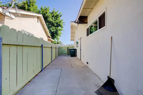 Exterior - 2212 Mauna Loa Dr, Ceres, CA 95307 photo 3 of 10