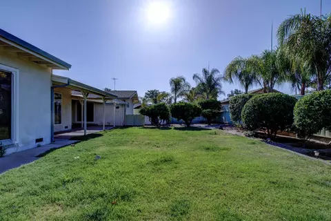 Exterior - 2212 Mauna Loa Dr, Ceres, CA 95307 photo 4 of 10