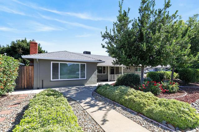 2 W Marshall Ave, Woodland, CA 95695