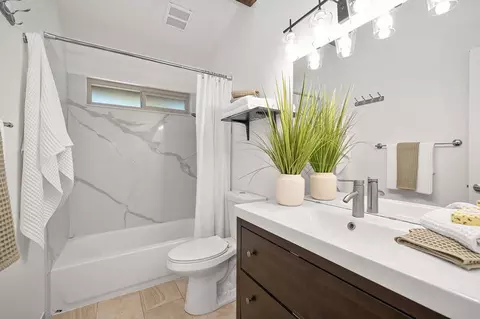 Bath - 1311 Drake Dr #1, Davis, CA 95616 photo 3 of 3