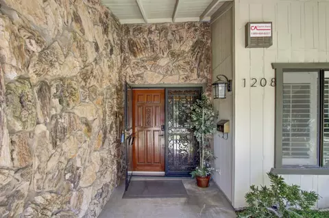 1208 Lantern Ct, Sacramento, CA 95864