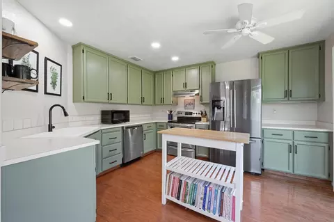 Kitchen - 3006 Springview Meadows Dr, Rocklin, CA 95677 photo 2 of 5