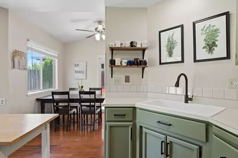 Kitchen - 3006 Springview Meadows Dr, Rocklin, CA 95677 photo 4 of 5