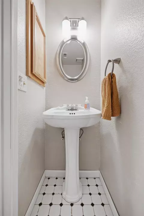 Bath - 3006 Springview Meadows Dr, Rocklin, CA 95677 photo 1 of 4