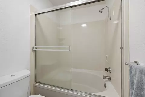 Bath - 3006 Springview Meadows Dr, Rocklin, CA 95677 photo 3 of 4