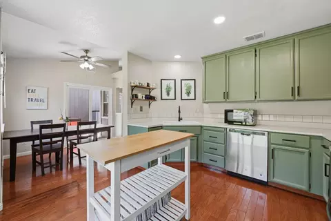 Kitchen - 3006 Springview Meadows Dr, Rocklin, CA 95677 photo 3 of 5