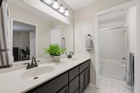 Bath - 3006 Springview Meadows Dr, Rocklin, CA 95677 photo 2 of 4