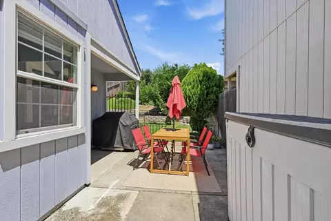 Exterior - 3006 Springview Meadows Dr, Rocklin, CA 95677 photo 7 of 12