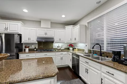 Kitchen - 552 Denier Ct, Galt, CA 95632 photo 1 of 3