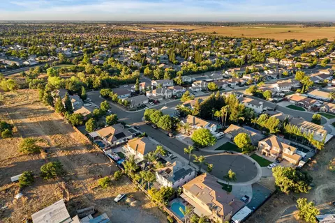 View/Area - 552 Denier Ct, Galt, CA 95632 photo 3 of 5