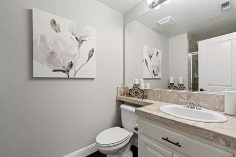 Bath - 552 Denier Ct, Galt, CA 95632 photo 6 of 6