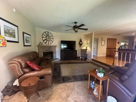 Living - 1636 Peacock Dr, Turlock, CA 95382 photo 6 of 7