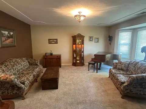 Living - 1636 Peacock Dr, Turlock, CA 95382 photo 2 of 7