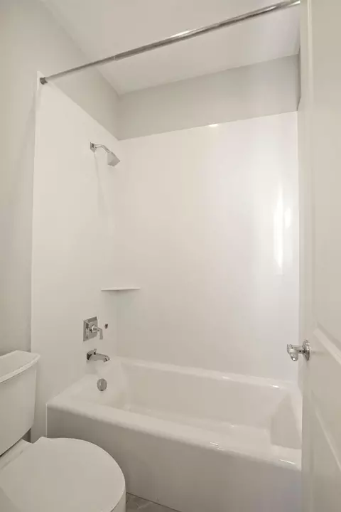 Bath - 3081 Lombard St, Lodi, CA 95242 photo 6 of 9