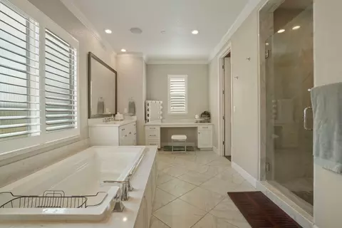Bath - 3081 Lombard St, Lodi, CA 95242 photo 8 of 9