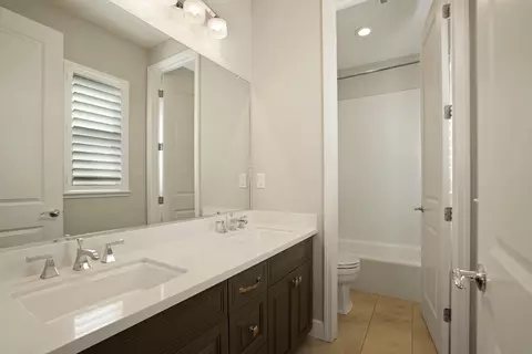 Bath - 3081 Lombard St, Lodi, CA 95242 photo 5 of 9