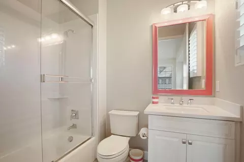 Bath - 3081 Lombard St, Lodi, CA 95242 photo 4 of 9