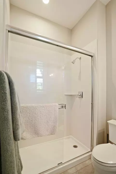 Bath - 3081 Lombard St, Lodi, CA 95242 photo 3 of 9