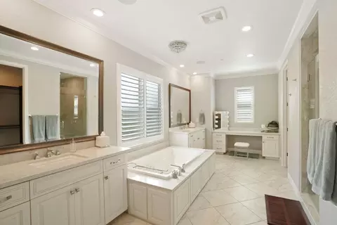 Bath - 3081 Lombard St, Lodi, CA 95242 photo 7 of 9