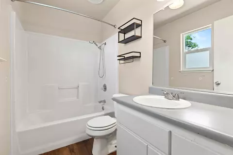 Bath - 2915 Kola St, Live Oak, CA 95953 photo 1 of 2
