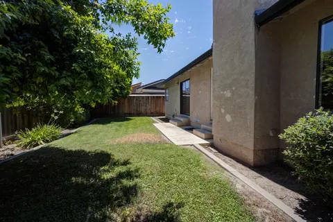 Exterior - 2180 N Berkeley Ave, Turlock, CA 95382 photo 4 of 6