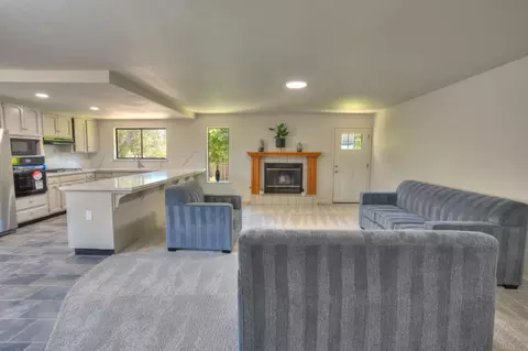 Living - 2180 N Berkeley Ave, Turlock, CA 95382 photo 5 of 7