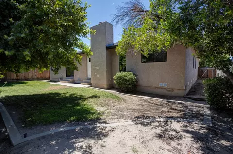 Exterior - 2180 N Berkeley Ave, Turlock, CA 95382 photo 5 of 6