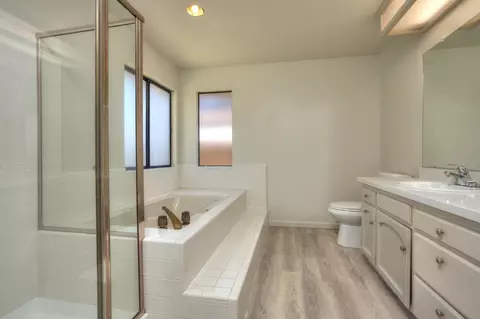 Bath - 2180 N Berkeley Ave, Turlock, CA 95382 photo 2 of 2