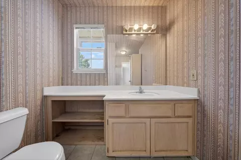 Bath - 3829 Olivebranch Ln, Carmichael, CA 95608 photo 5 of 7