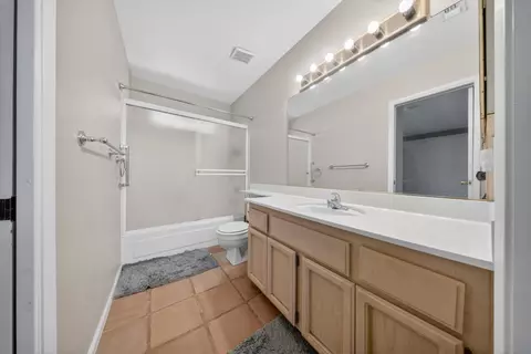 Bath - 3829 Olivebranch Ln, Carmichael, CA 95608 photo 2 of 7