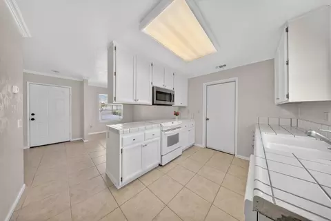 Entry Way - 3829 Olivebranch Ln, Carmichael, CA 95608 photo 1 of 1