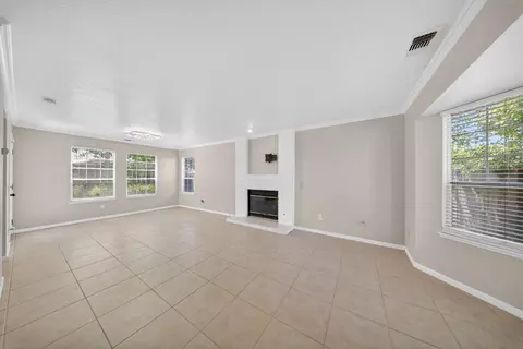 Living - 3829 Olivebranch Ln, Carmichael, CA 95608 photo 5 of 10