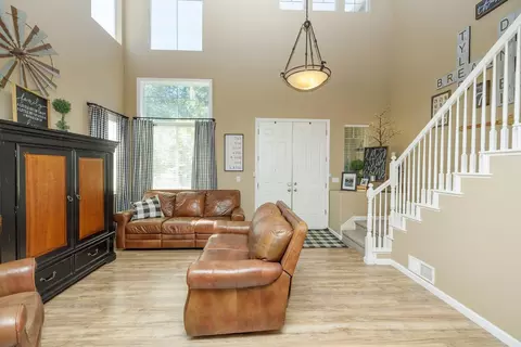 Entry Way - 2101 Huxley Way, Modesto, CA 95356 photo 2 of 5