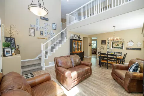 Entry Way - 2101 Huxley Way, Modesto, CA 95356 photo 3 of 5