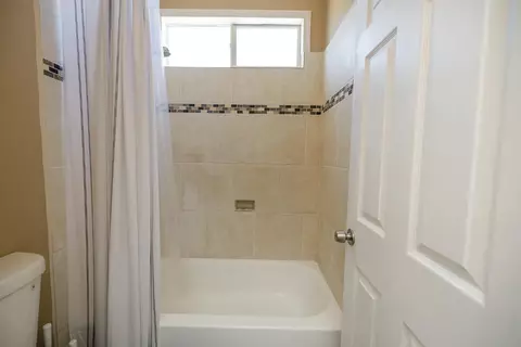 Bath - 2101 Huxley Way, Modesto, CA 95356 photo 4 of 4