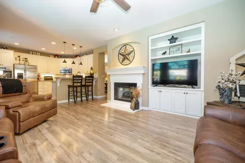 Living - 2101 Huxley Way, Modesto, CA 95356 photo 3 of 3