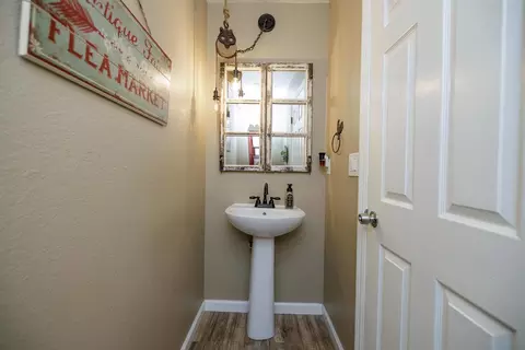 Bath - 2101 Huxley Way, Modesto, CA 95356 photo 1 of 4