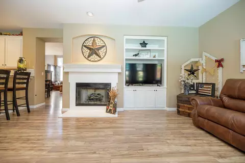 Living - 2101 Huxley Way, Modesto, CA 95356 photo 2 of 3