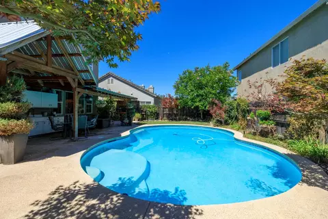 Exterior - 2101 Huxley Way, Modesto, CA 95356 photo 6 of 10