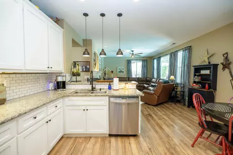 Kitchen - 2101 Huxley Way, Modesto, CA 95356 photo 4 of 5