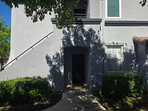 5201 Laguna Oaks Dr #121, Elk Grove, CA 95758