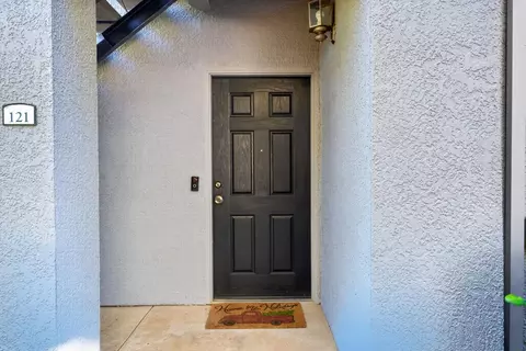 5201 Laguna Oaks Dr #121, Elk Grove, CA 95758