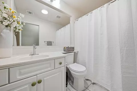 Bath - 4385 Bellevue Ct, Turlock, CA 95382 photo 1 of 2