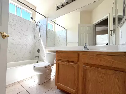 Bath - 4109 Vistosa St, Davis, CA 95618 photo 1 of 3