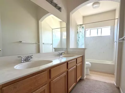Bath - 4109 Vistosa St, Davis, CA 95618 photo 3 of 3