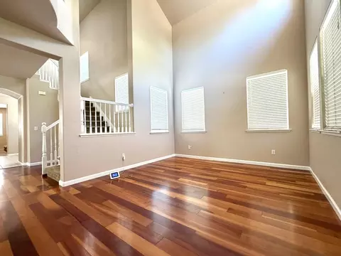 Living - 4109 Vistosa St, Davis, CA 95618 photo 2 of 11