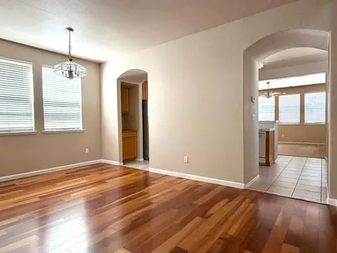 Living - 4109 Vistosa St, Davis, CA 95618 photo 4 of 11