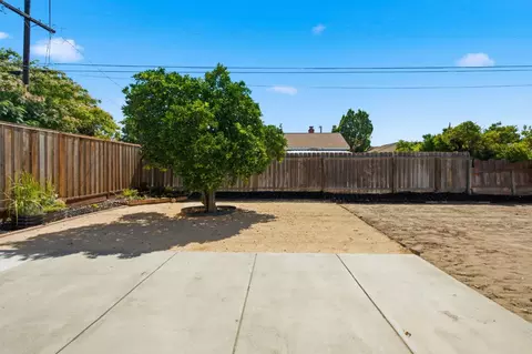 Exterior - 322 Mylnar Ave, Manteca, CA 95336 photo 4 of 7